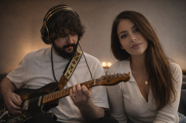 Golden Lowlands - Intimate Folk for Voice and Strings | Sunday Sounds